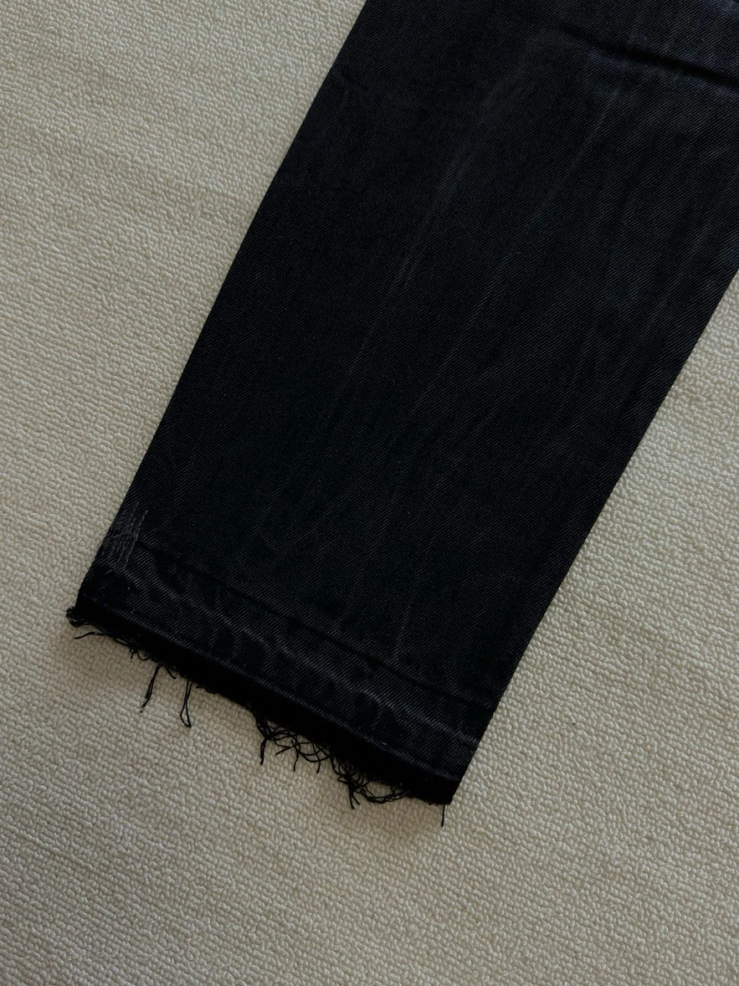 -Size upper body P246#G22 GALLERY DEPT. Skull hand-stitched distressed distressed jeans -Color: Black -Size: S-XXL